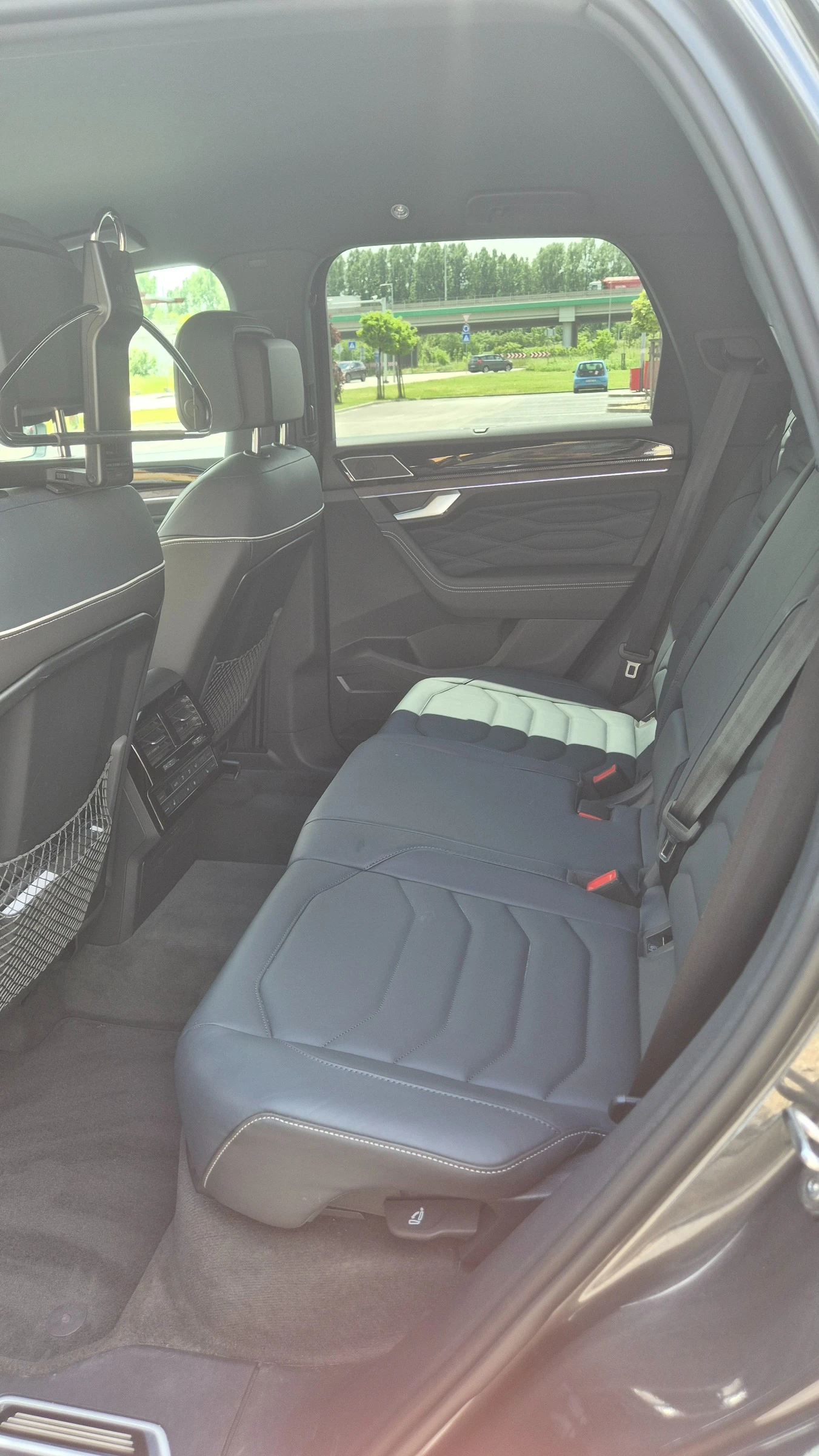 VW Touareg R-Line PA 3.0 V6 TDI SCR 4MOT, снимка 8 - Автомобили и джипове - 54750017