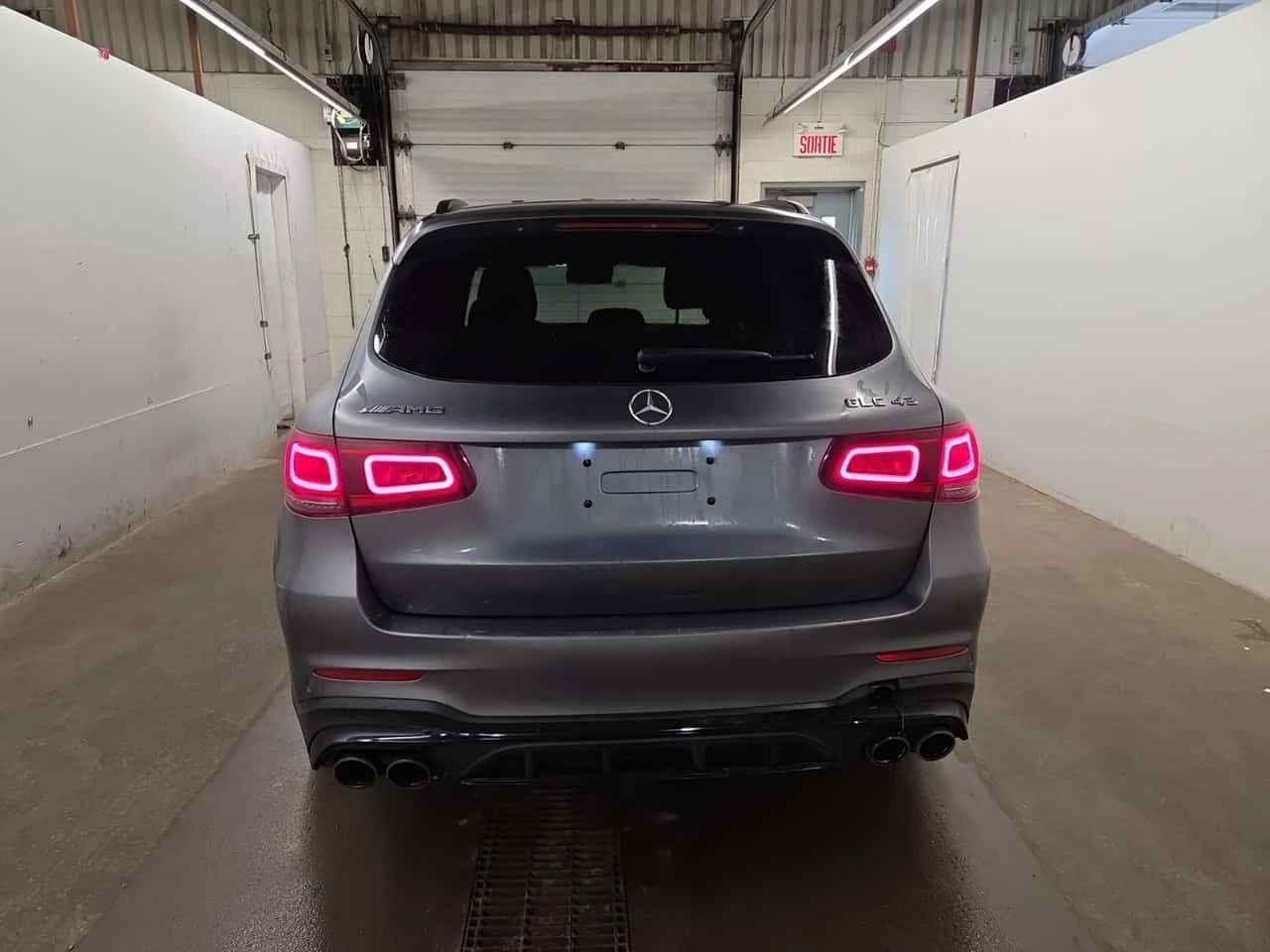 Mercedes-Benz GLC 43 AMG ПОДГРЕВИ * ПАНО * KEYLESS * CARFAX, снимка 17 - Автомобили и джипове - 54794429