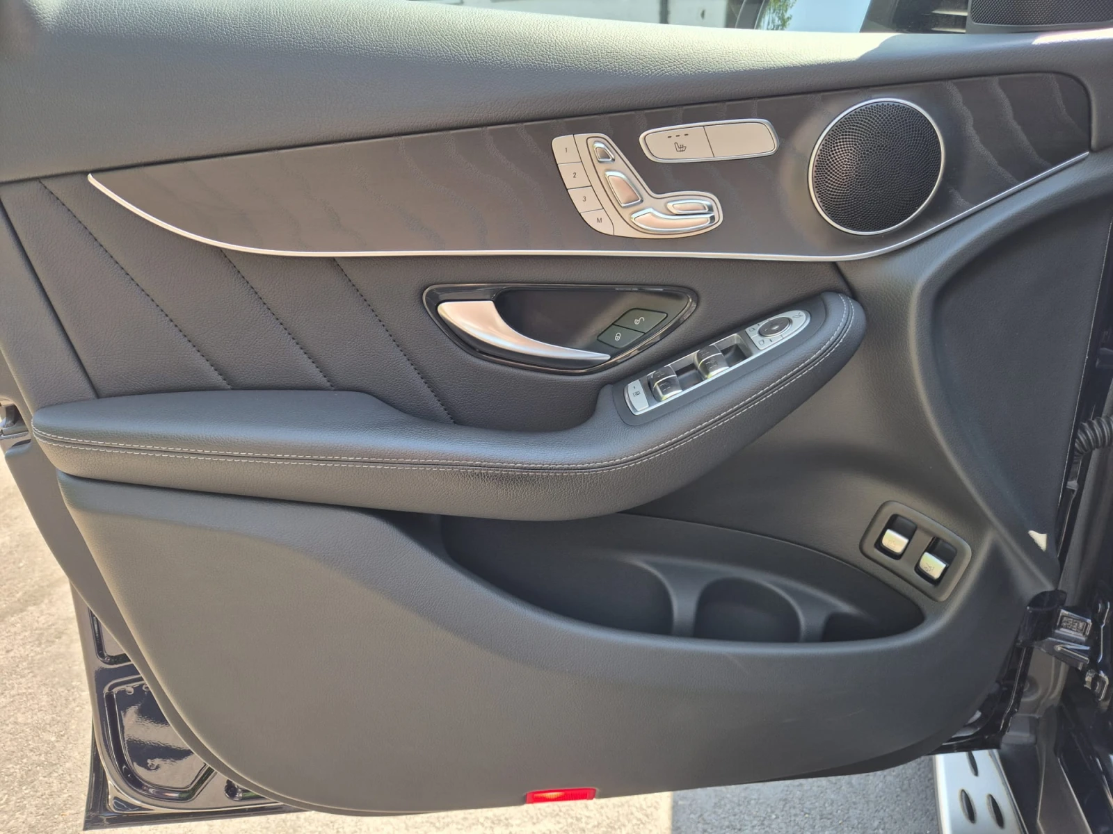 Mercedes-Benz GLC Coupe 250 AMG Line 4Matic LED Navi Camera Leather, снимка 17 - Автомобили и джипове - 56196867