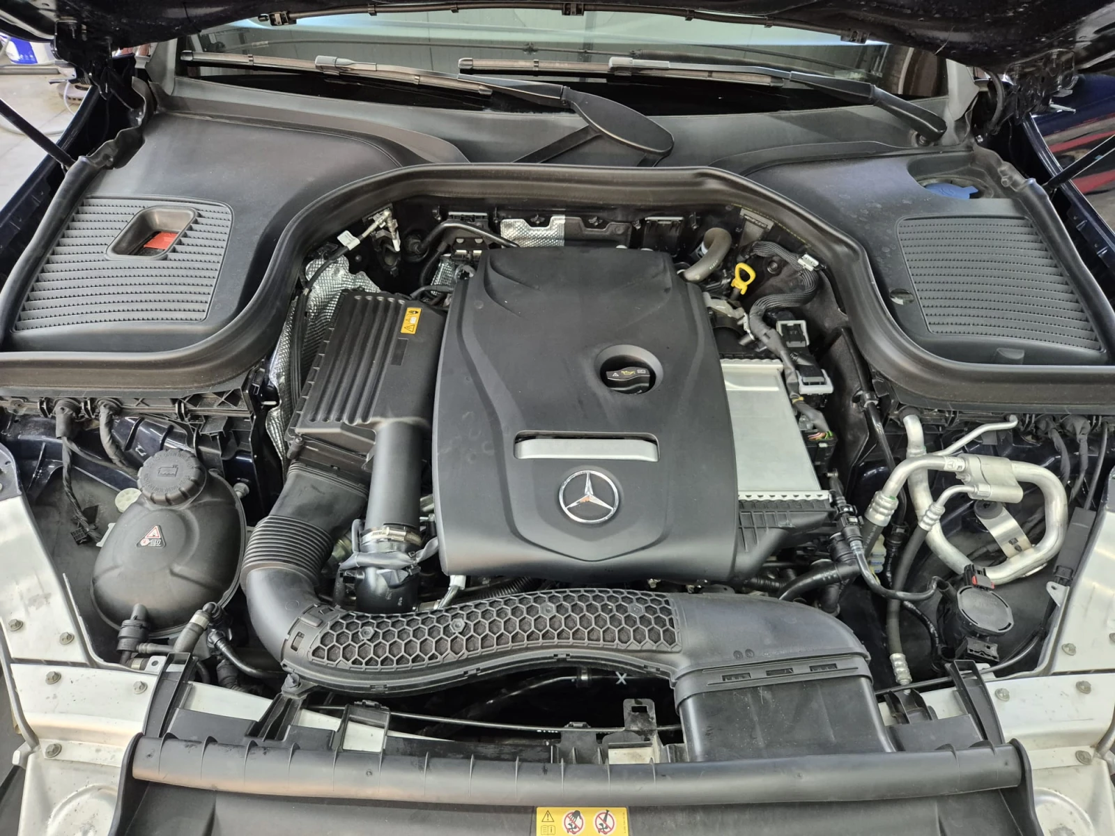 Mercedes-Benz GLC Coupe 250 AMG Line 4Matic LED Navi Camera Leather, снимка 14 - Автомобили и джипове - 56196867
