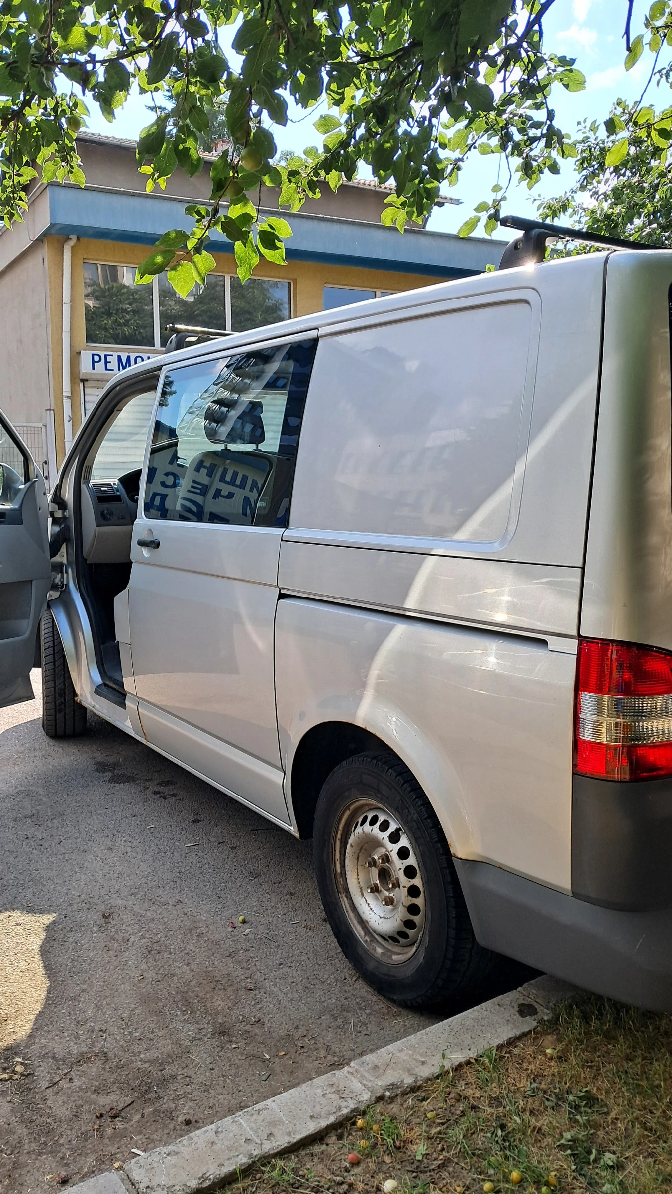 VW T5, снимка 5 - Бусове и автобуси - 56092995