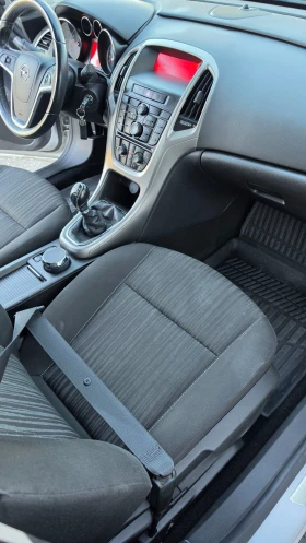 Opel Astra 1.4Turbo Газ. Инж. 6ск, снимка 9