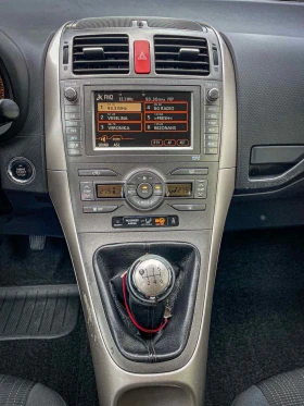 Toyota Auris, снимка 8