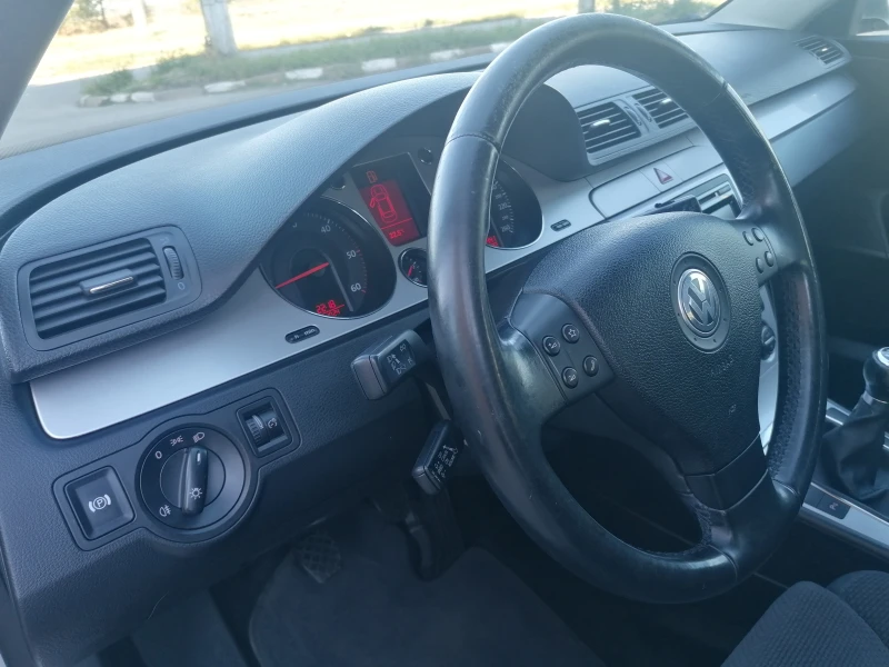 VW Passat 1.9 TDI, снимка 10 - Автомобили и джипове - 47592640