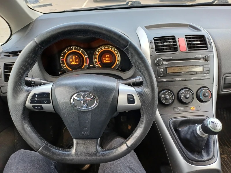 Toyota Auris, снимка 6 - Автомобили и джипове - 48634144