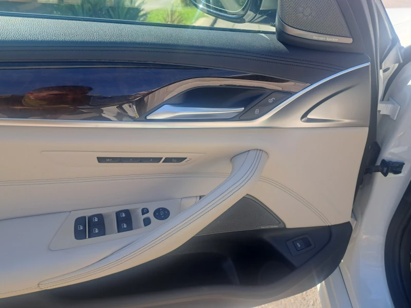 BMW 550 M550 XDrive Full M, снимка 15 - Автомобили и джипове - 52313945