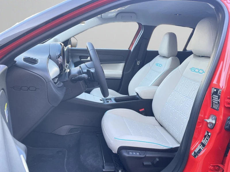 Fiat 600  LA PRIMA 1.2 100 KW 145 hp FWD MHEV 6DCT, снимка 9 - Автомобили и джипове - 52734608