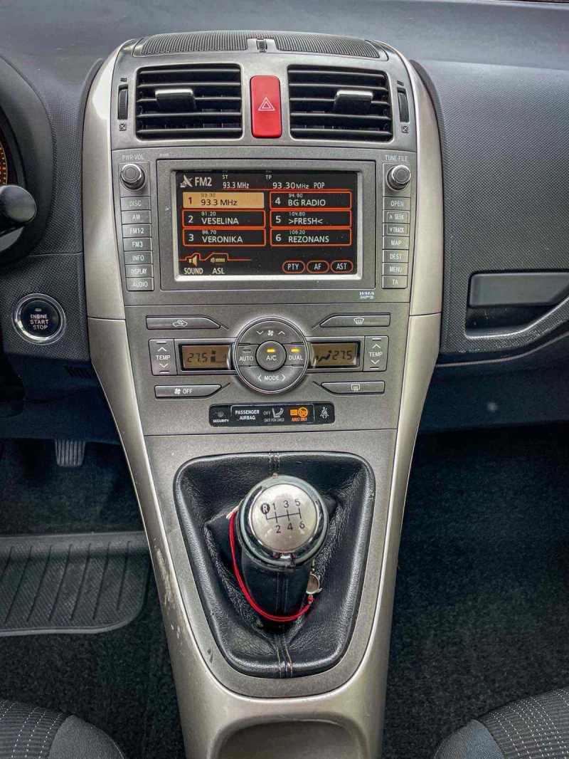 Toyota Auris, снимка 8 - Автомобили и джипове - 52776405