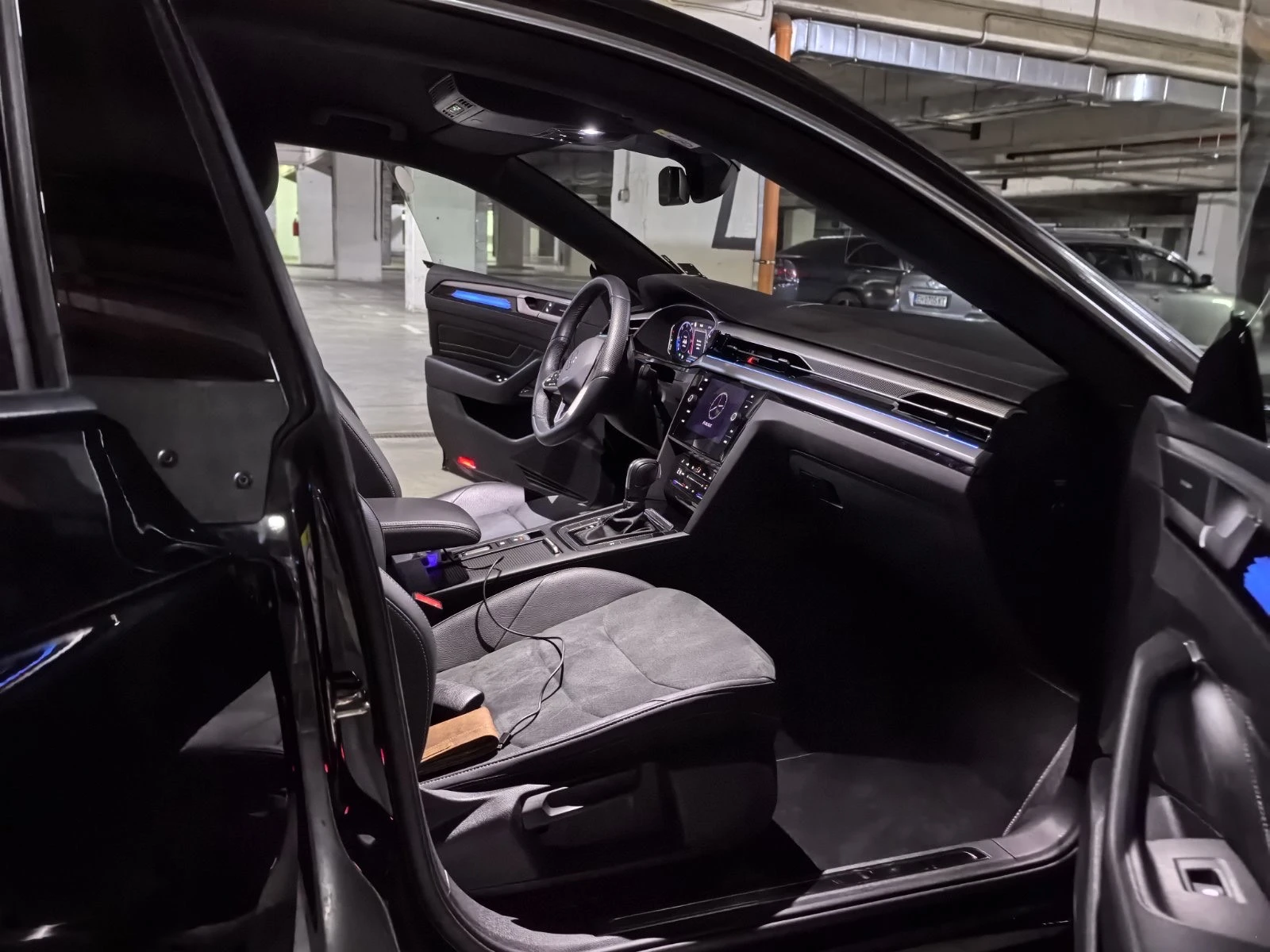 VW Arteon 4x4 200 к.с. ПРОДАДЕН - изображение 8