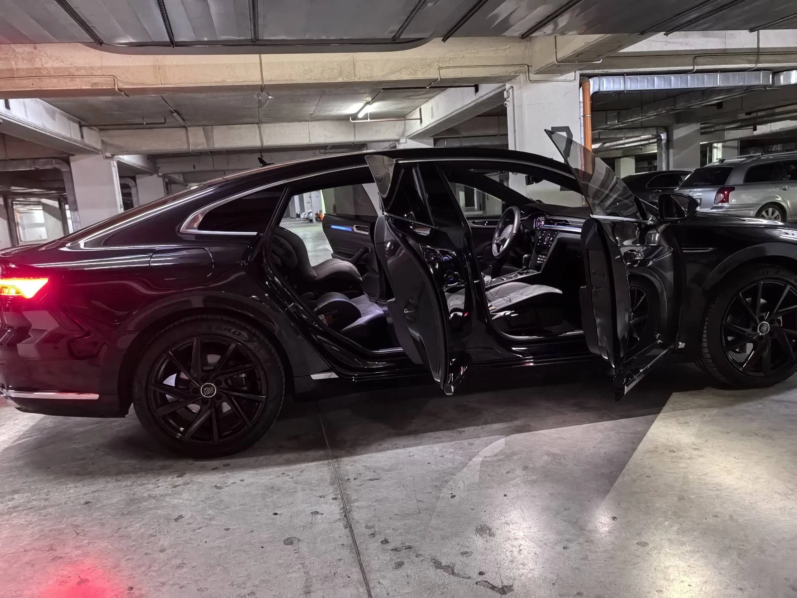 VW Arteon 4x4 200 к.с. ПРОДАДЕН - изображение 7