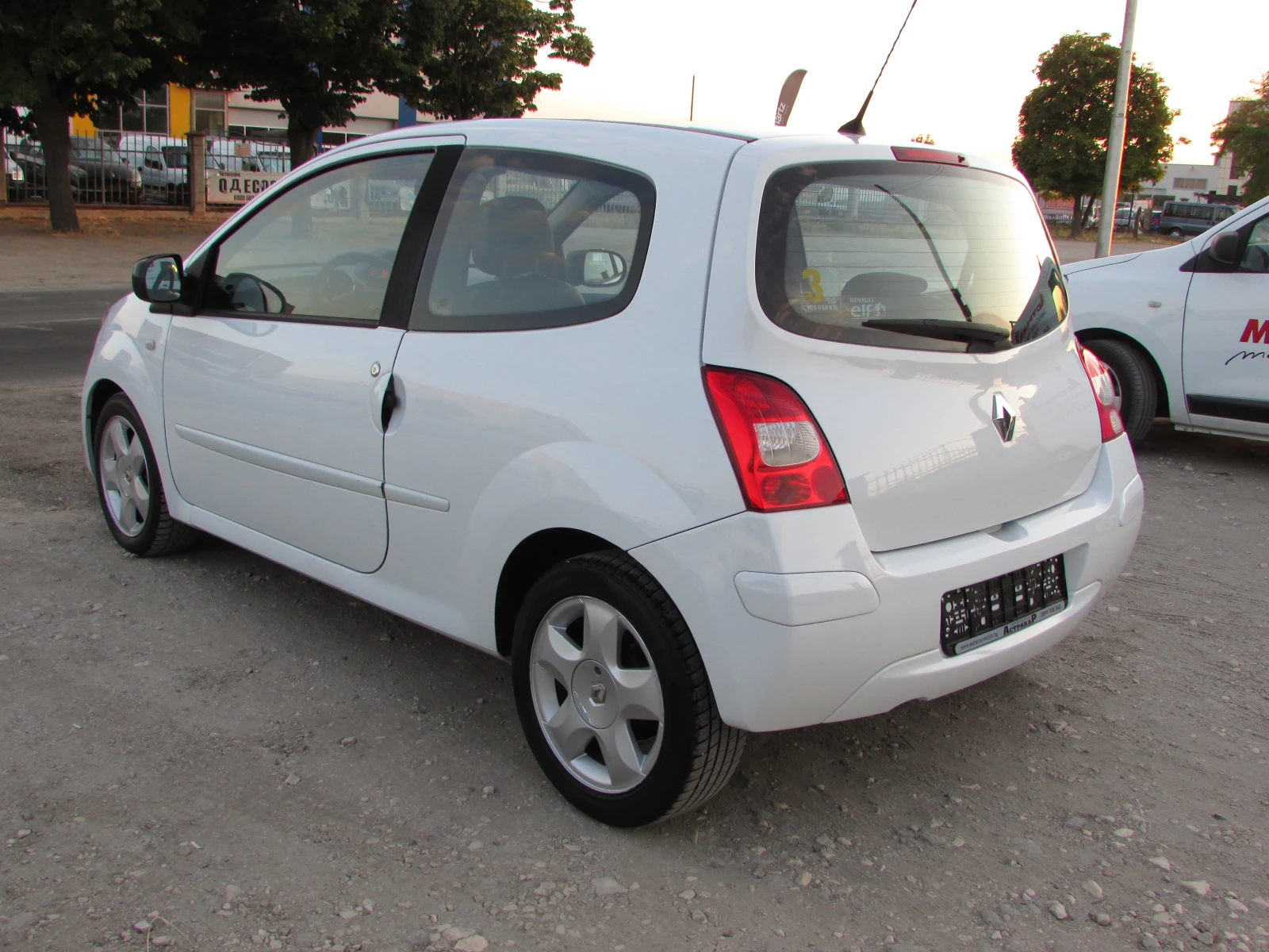 Renault Twingo 1.2i EURO5A ПАНОРАМА - изображение 6