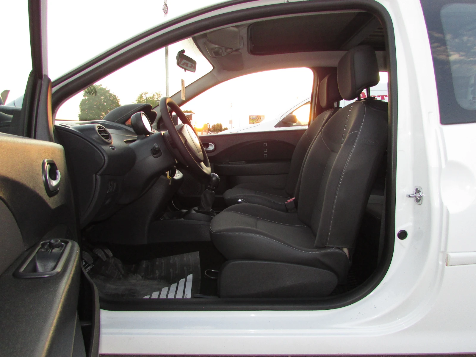 Renault Twingo 1.2i EURO5A ПАНОРАМА - изображение 8
