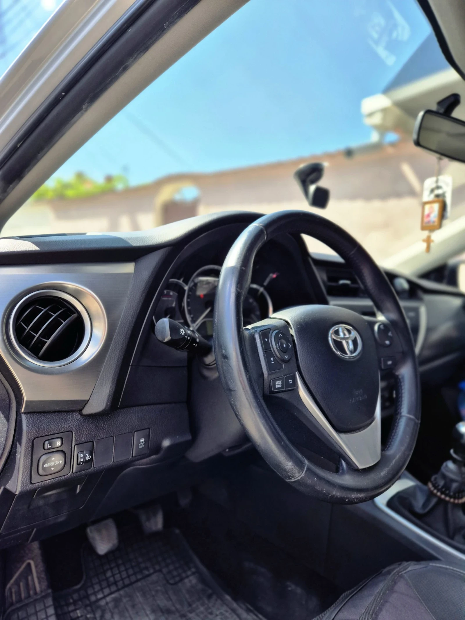Toyota Auris 1.33i - изображение 10