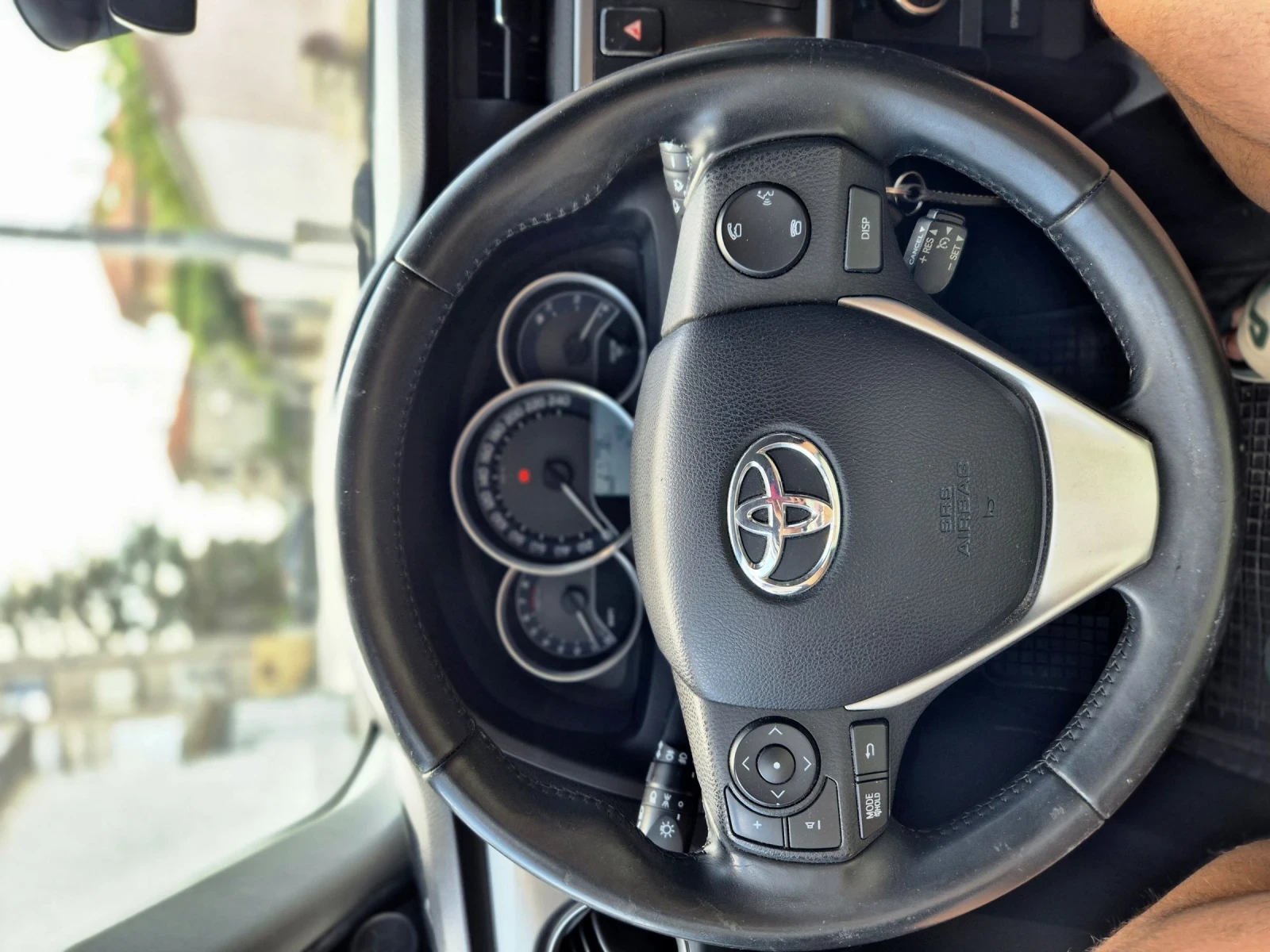 Toyota Auris 1.33i - изображение 9