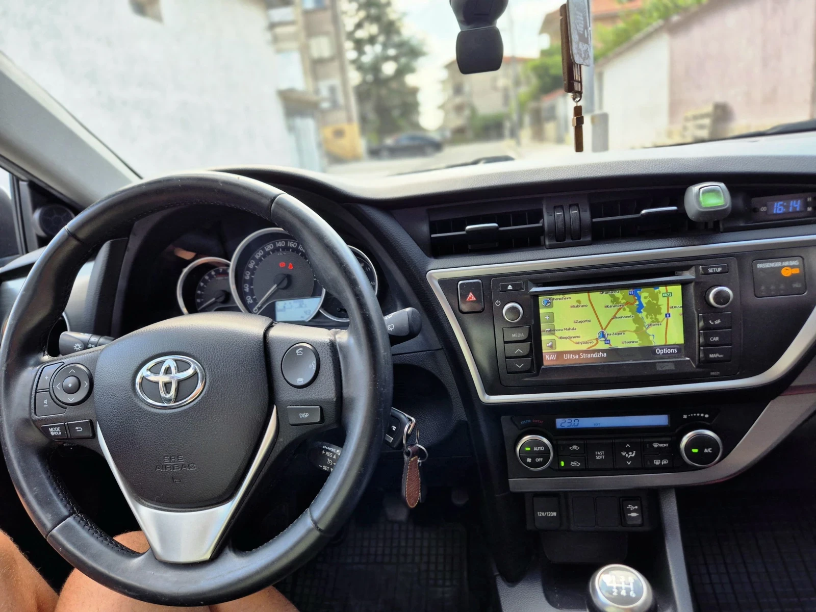 Toyota Auris 1.33i - изображение 8