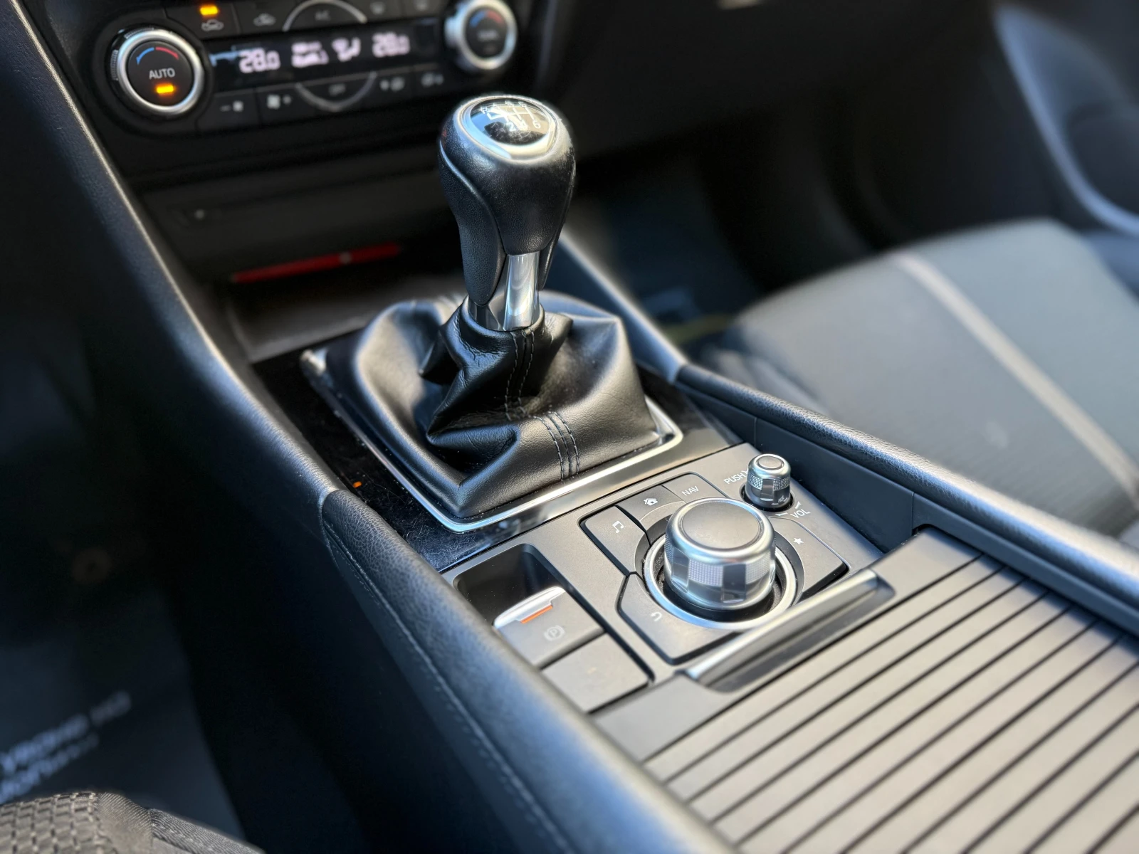 Mazda 3 6 ������ ��������/1.5D 105�.�. �������/������ | Mobile.bg � ����������� 11