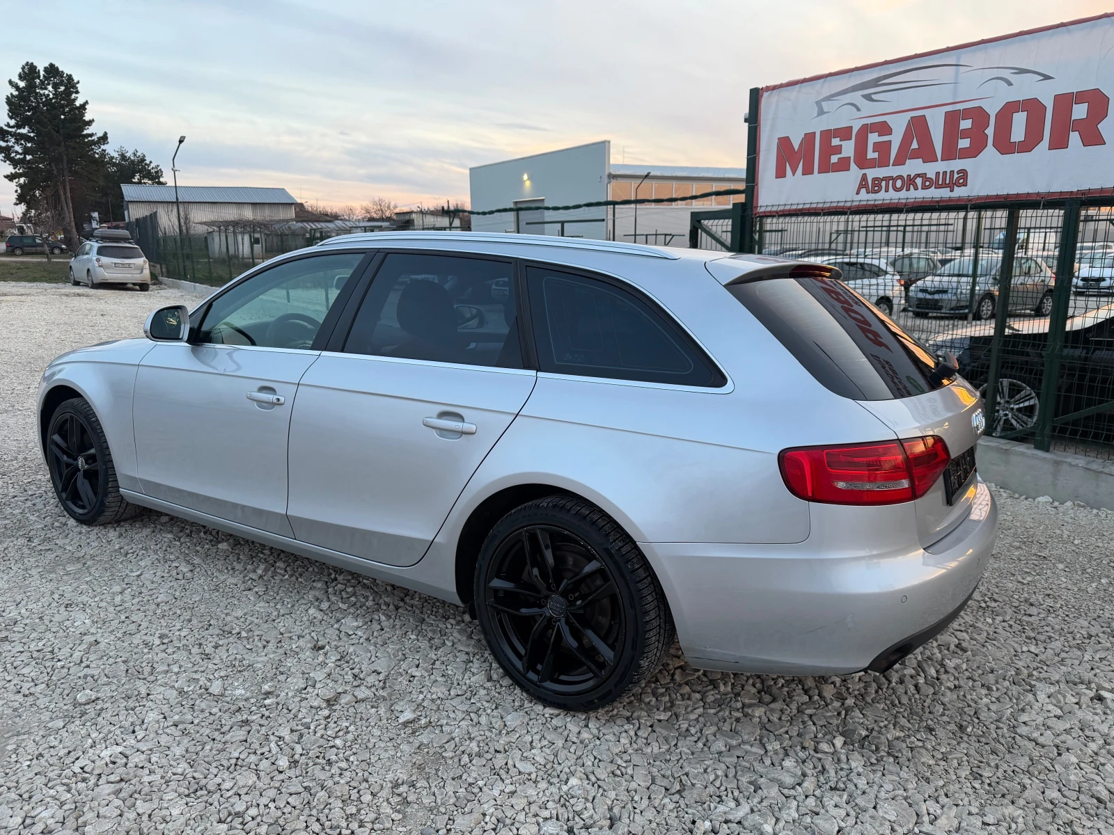 Audi A4 2.0i/180 p.s-Led/Navi/Xenon!!!, снимка 4 - Автомобили и джипове - 53264509