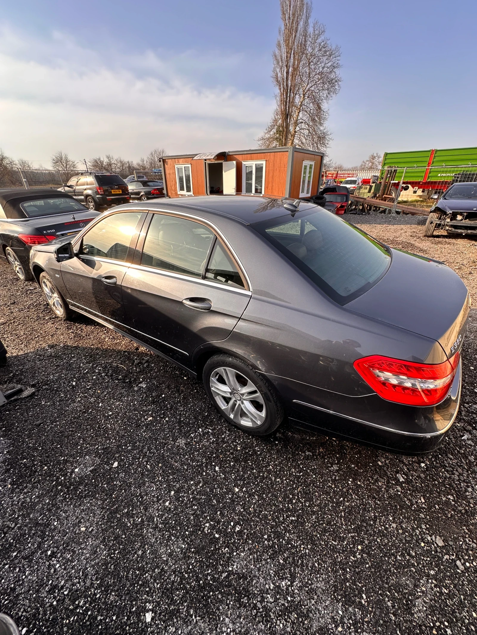Mercedes-Benz E 350 Продава се на части - изображение 4