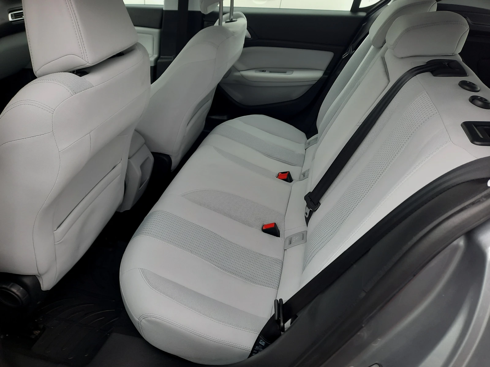 Peugeot 308 1.6eHDI, снимка 8 - Автомобили и джипове - 53905245