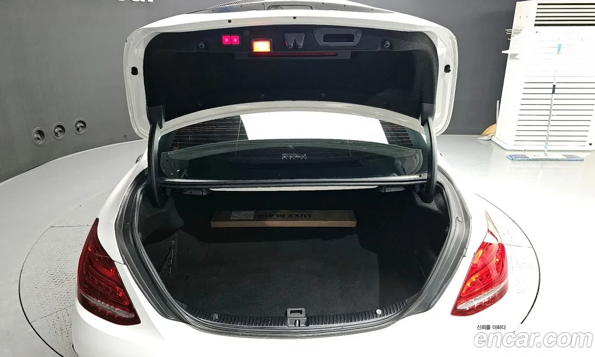 Mercedes-Benz C 43 AMG BURMASTER* AMG DYNAMIC* HEAD-UP* CARBON* КРАЙНА ЦЕ, снимка 16 - Автомобили и джипове - 54082703