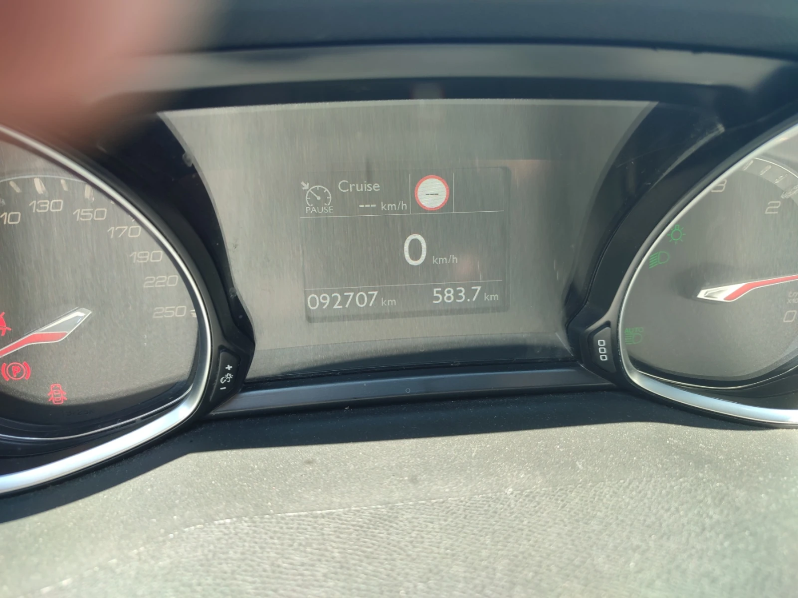Peugeot 308 1.5, снимка 14 - Автомобили и джипове - 54473709