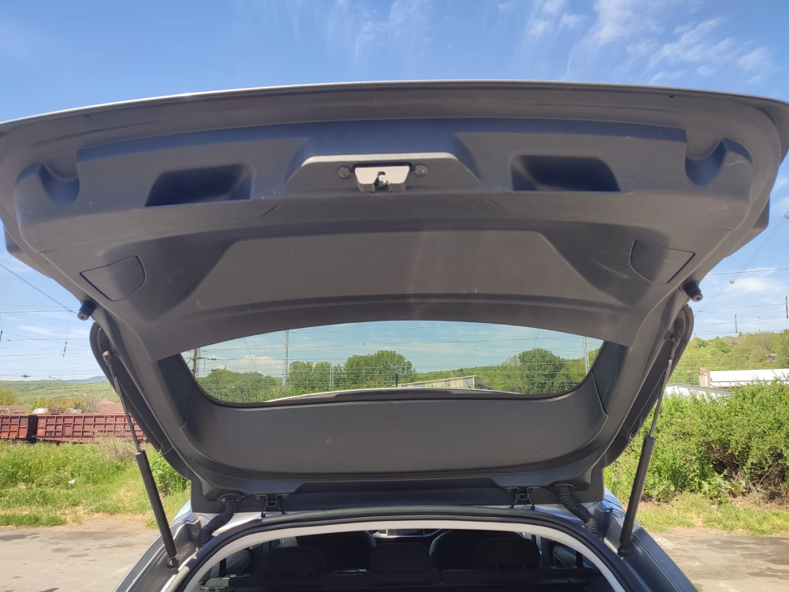 Peugeot 308 1.5, снимка 16 - Автомобили и джипове - 54473709