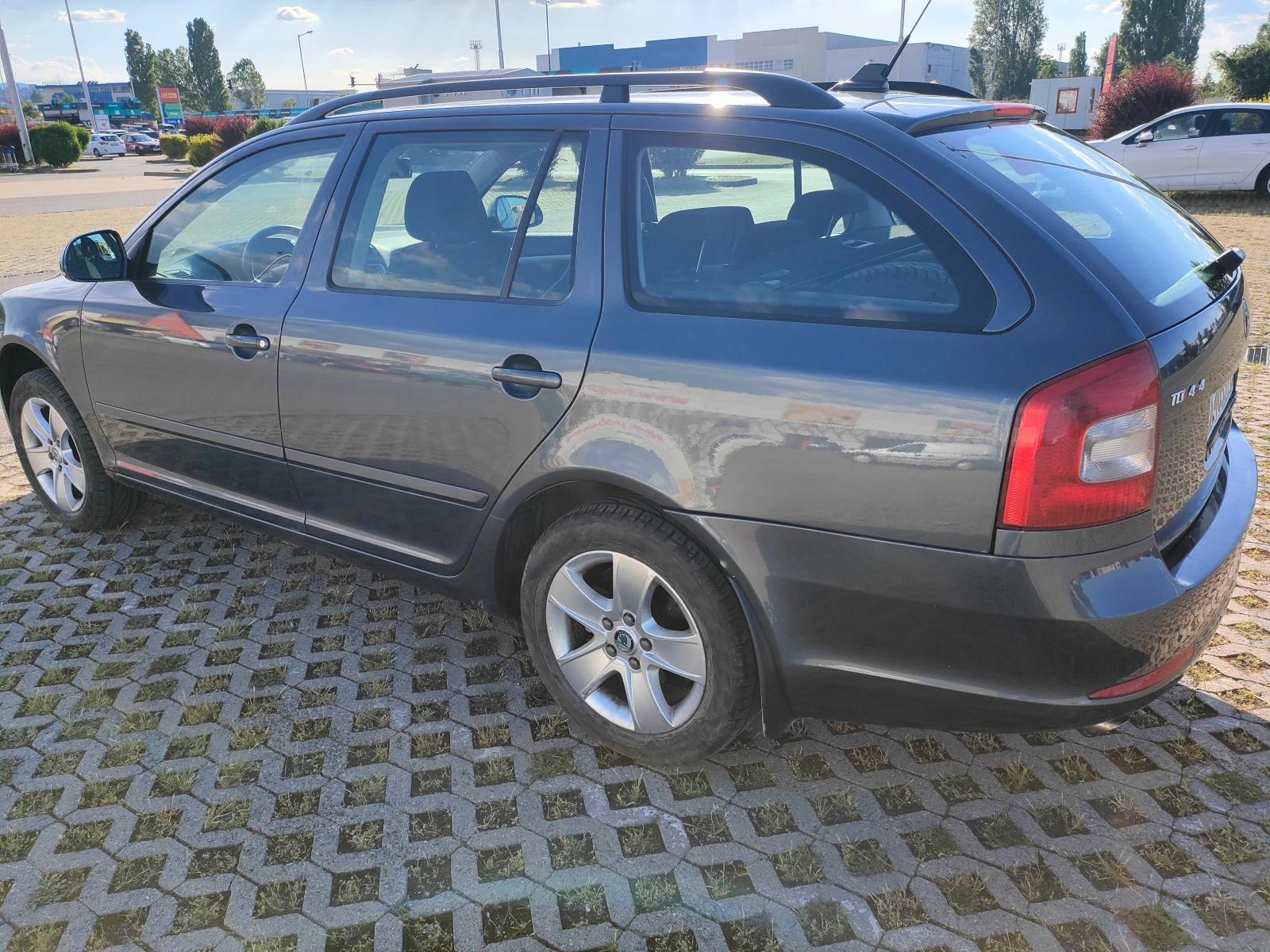 Skoda Octavia 4x4, 2.0TDI, 140hp, Elegance, снимка 5 - Автомобили и джипове - 55009437