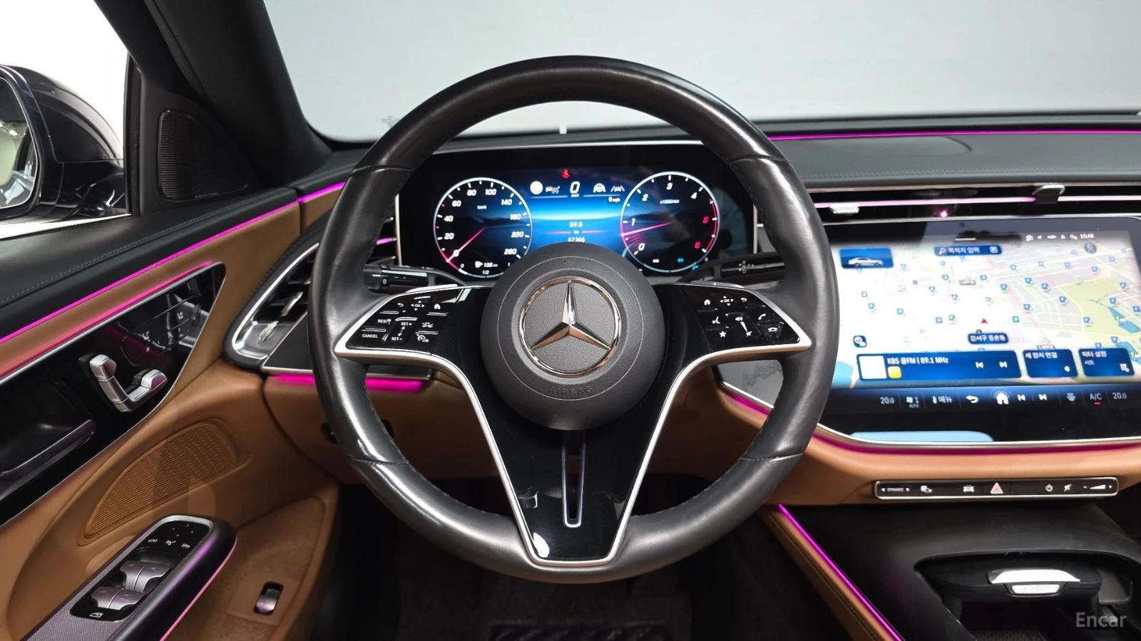 Mercedes-Benz E 220 4MATIC* EXCLUSIVE* ПОДГРЕВ* ОБДУХВАНЕ* ПАНО* 360* , снимка 10 - Автомобили и джипове - 55502116