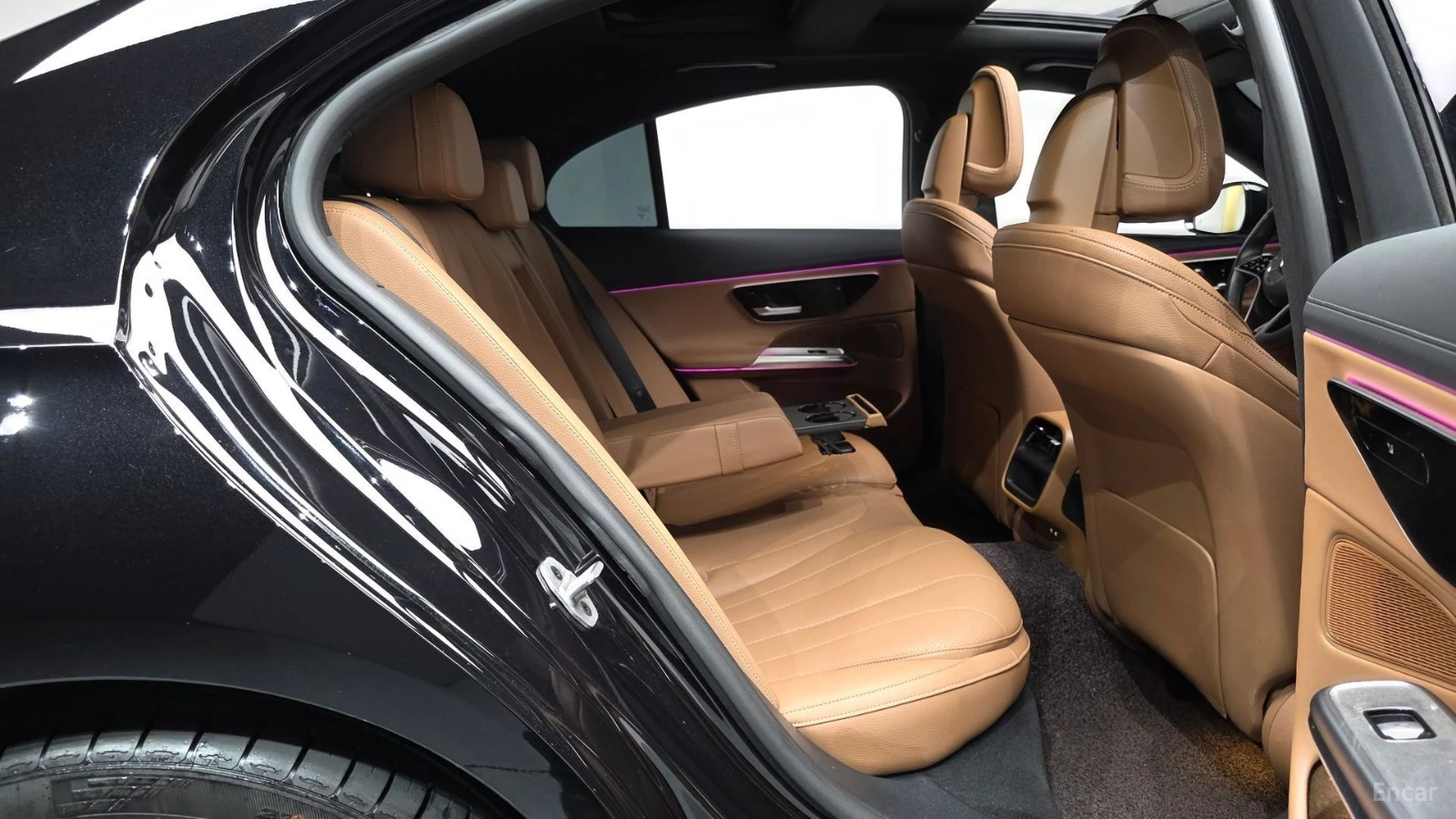 Mercedes-Benz E 220 4MATIC* EXCLUSIVE* ПОДГРЕВ* ОБДУХВАНЕ* ПАНО* 360* , снимка 9 - Автомобили и джипове - 55502116