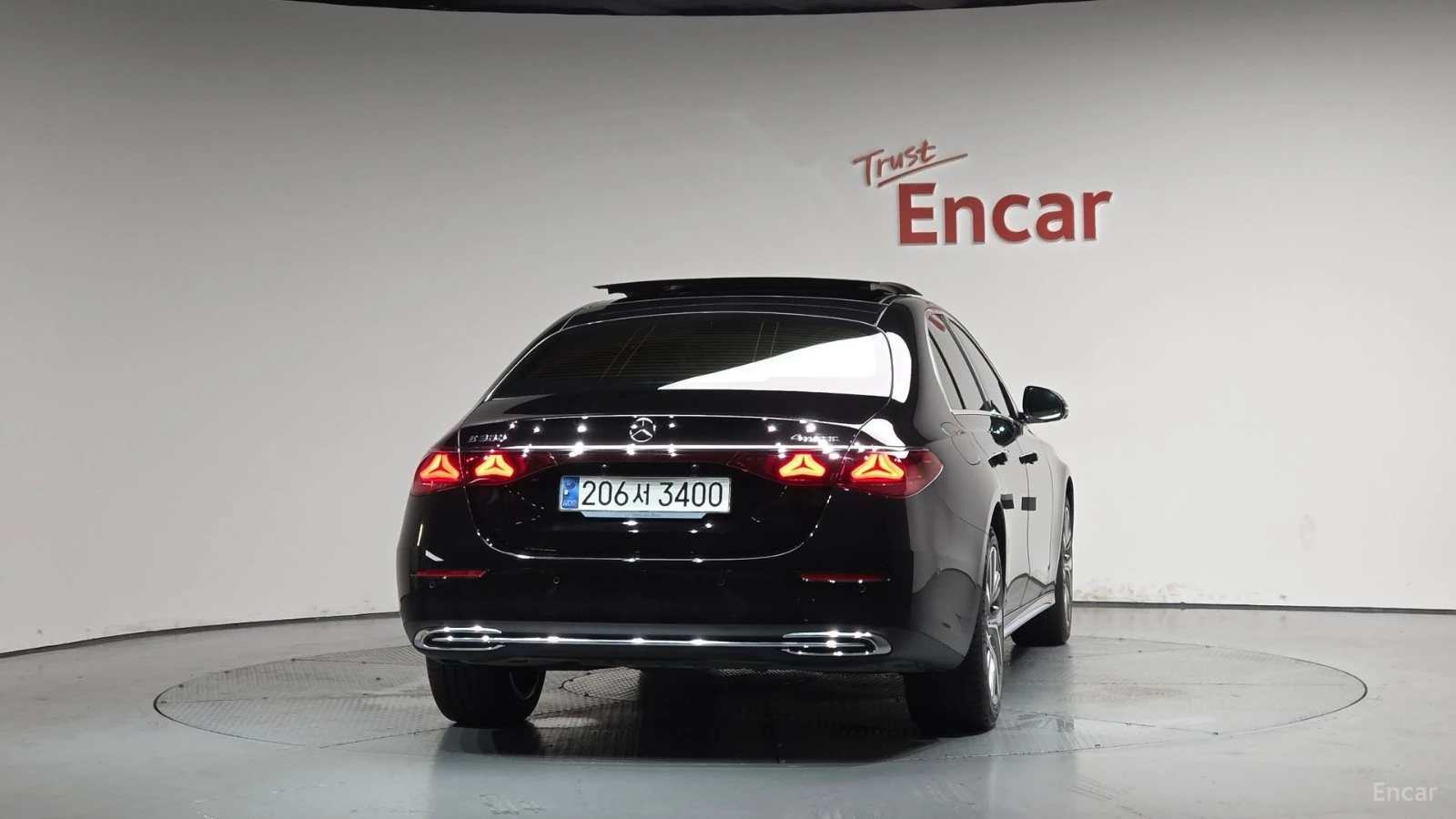 Mercedes-Benz E 220 4MATIC* EXCLUSIVE* ПОДГРЕВ* ОБДУХВАНЕ* ПАНО* 360* , снимка 4 - Автомобили и джипове - 55502116