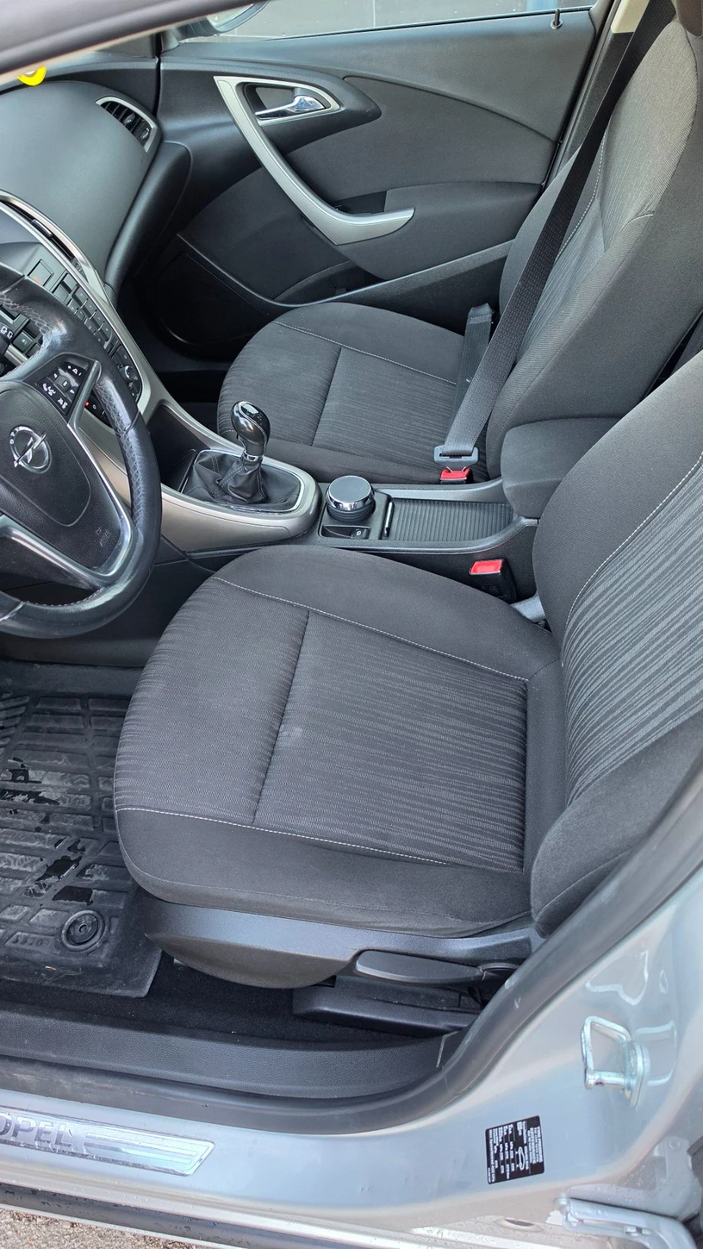 Opel Astra 1.4Turbo Газ. Инж. 6ск, снимка 8 - Автомобили и джипове - 55971091