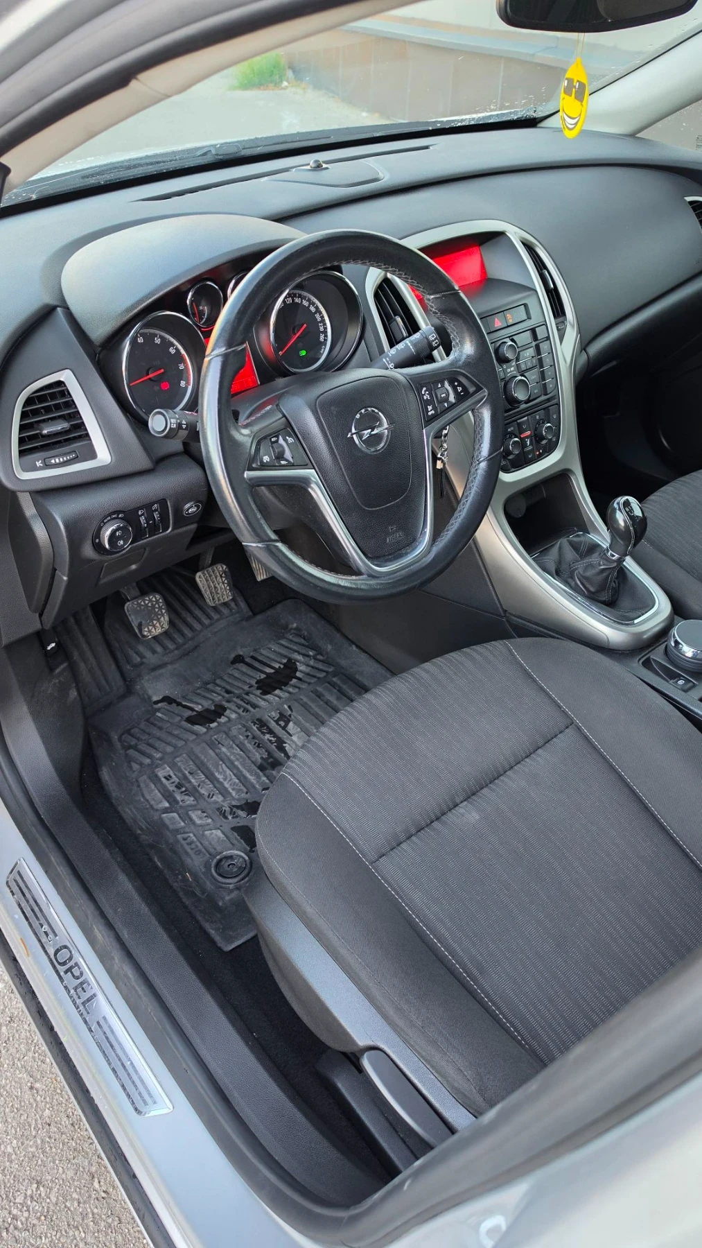 Opel Astra 1.4Turbo Газ. Инж. 6ск, снимка 7 - Автомобили и джипове - 55971091