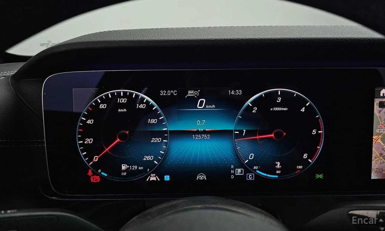 Mercedes-Benz E 220 4MATIC* AMG* LINE* BURMESTER* ДИСТРОНИК* ХЕДЪП* 36, снимка 13 - Автомобили и джипове - 56141442