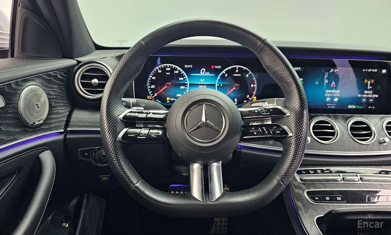 Mercedes-Benz E 220 4MATIC* AMG* LINE* BURMESTER* ДИСТРОНИК* ХЕДЪП* 36, снимка 8 - Автомобили и джипове - 56141442