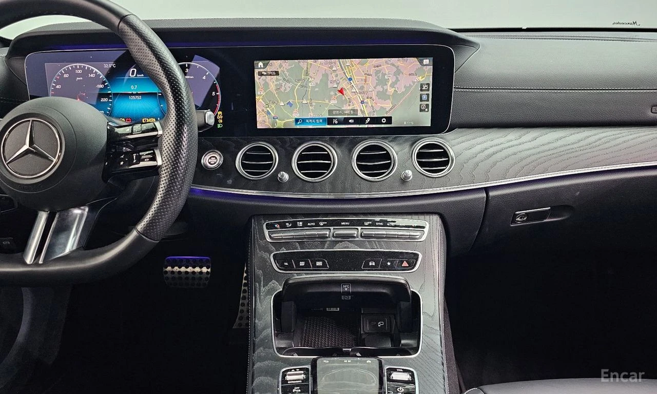 Mercedes-Benz E 220 4MATIC* AMG* LINE* BURMESTER* ДИСТРОНИК* ХЕДЪП* 36, снимка 9 - Автомобили и джипове - 56141442