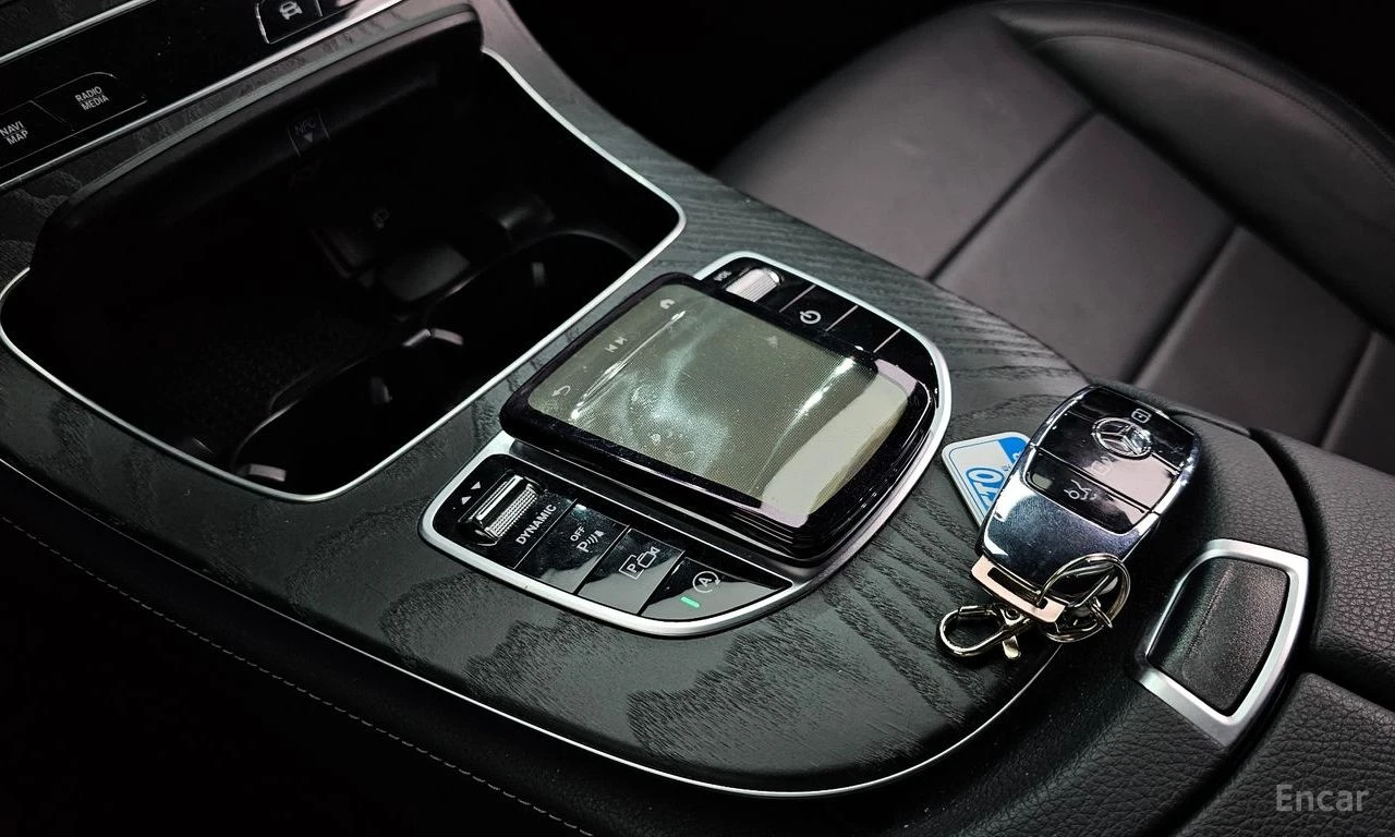 Mercedes-Benz E 220 4MATIC* AMG* LINE* BURMESTER* ДИСТРОНИК* ХЕДЪП* 36, снимка 11 - Автомобили и джипове - 56141442