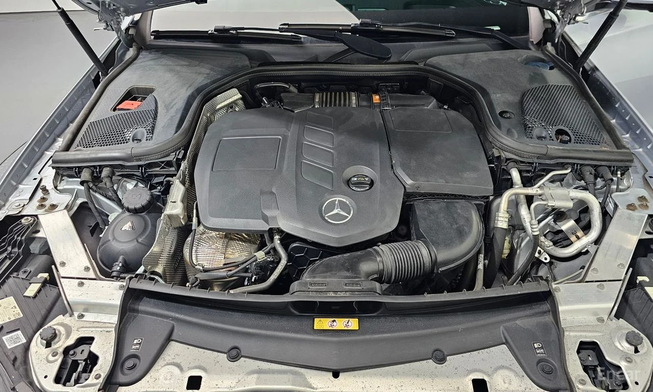 Mercedes-Benz E 220 4MATIC* AMG* LINE* BURMESTER* ДИСТРОНИК* ХЕДЪП* 36, снимка 17 - Автомобили и джипове - 56141442