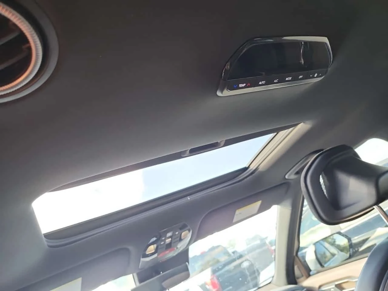 Kia EV9 Awd Land W/premium Package| Meridian| 7 Места| | , снимка 13 - Автомобили и джипове - 56252815