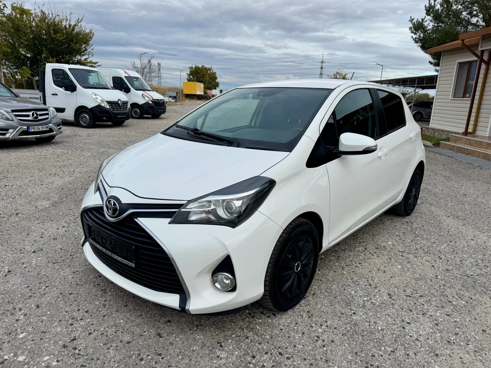 Toyota Yaris 1.33i Facelift Xenon Camera Full Service History