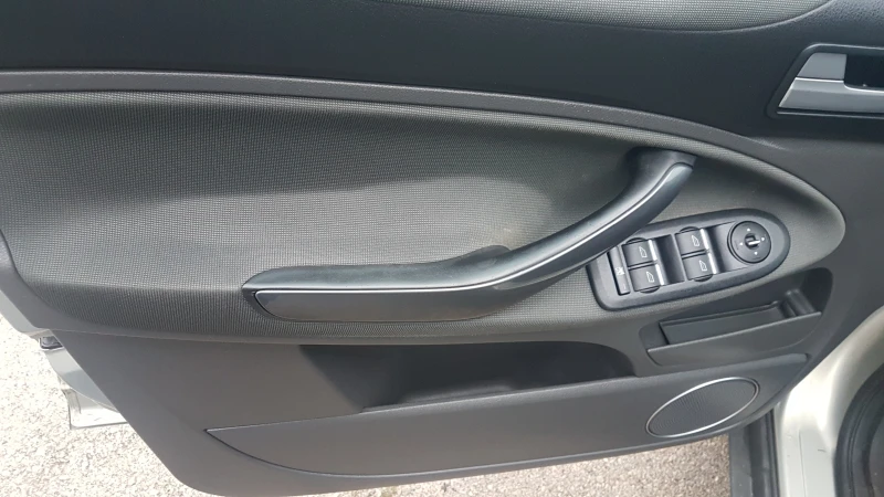 Ford Kuga 2.0TDI 4×4, снимка 9 - Автомобили и джипове - 52890054