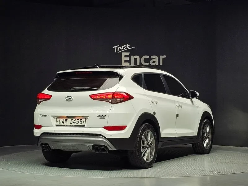Hyundai Tucson Diesel 2.0 4Wd Premium, снимка 2 - Автомобили и джипове - 55615948