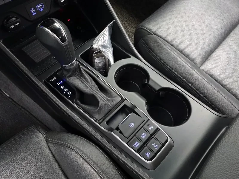 Hyundai Tucson Diesel 2.0 4Wd Premium, снимка 9 - Автомобили и джипове - 55615948
