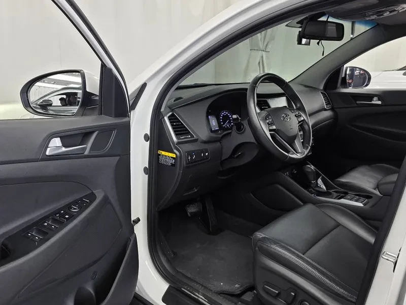 Hyundai Tucson Diesel 2.0 4Wd Premium, снимка 10 - Автомобили и джипове - 55615948