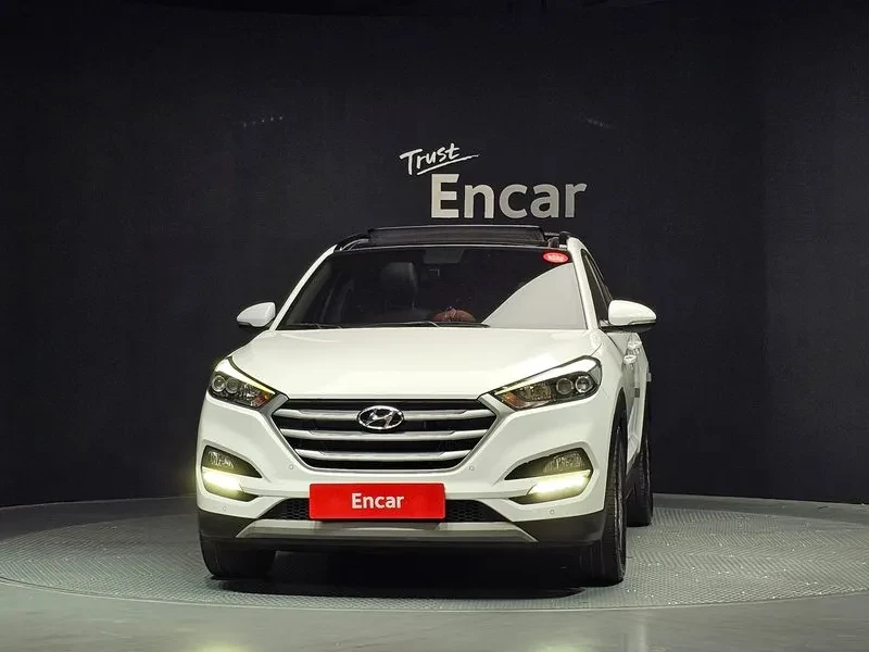 Hyundai Tucson Diesel 2.0 4Wd Premium, снимка 3 - Автомобили и джипове - 55615948
