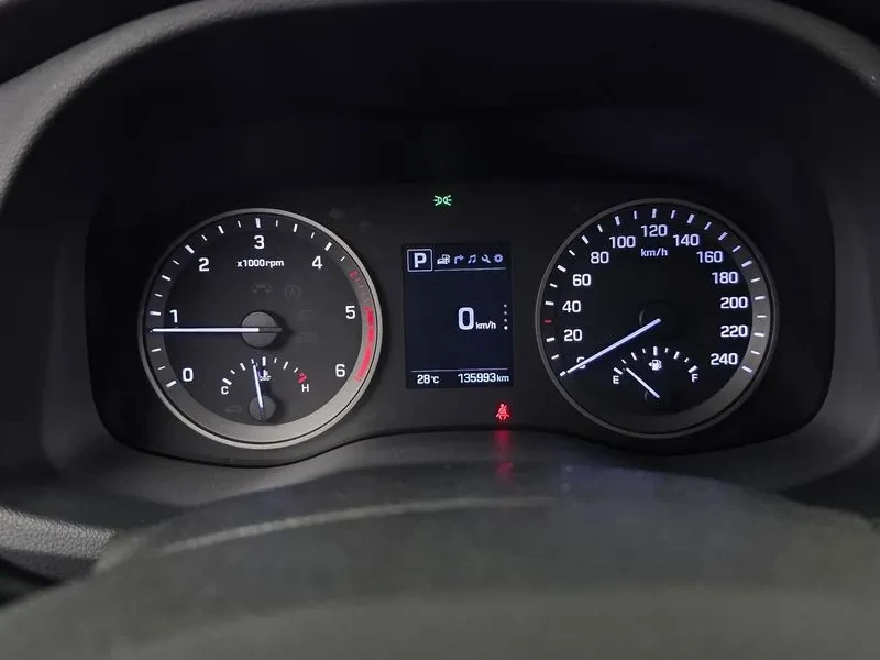 Hyundai Tucson Diesel 2.0 4Wd Premium, снимка 8 - Автомобили и джипове - 55615948