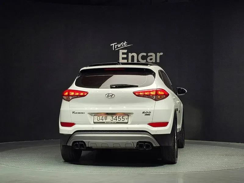 Hyundai Tucson Diesel 2.0 4Wd Premium, снимка 4 - Автомобили и джипове - 55615948