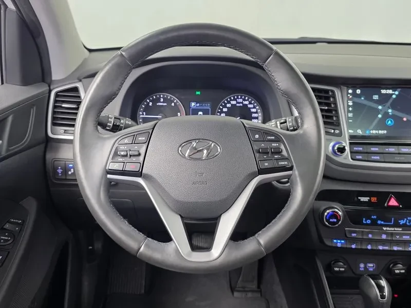Hyundai Tucson Diesel 2.0 4Wd Premium, снимка 13 - Автомобили и джипове - 55615948