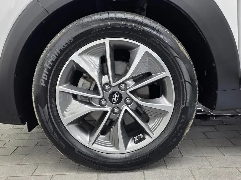 Hyundai Tucson Diesel 2.0 4Wd Premium, снимка 5 - Автомобили и джипове - 55615948