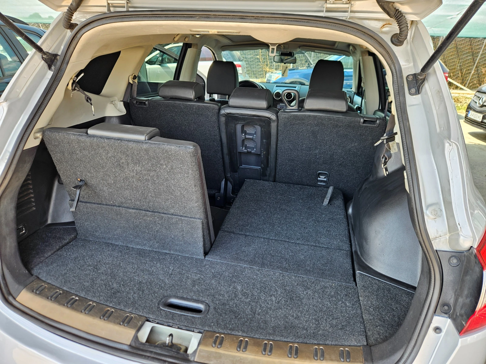 Nissan Qashqai 2.0 cdi 4x4 автоматик 7 местна  - изображение 10