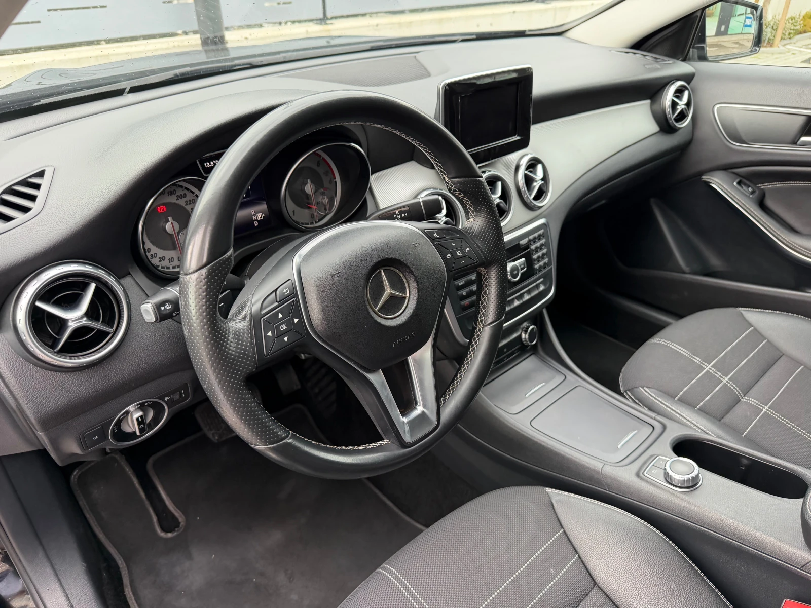Mercedes-Benz GLA 220 220CDI 4MATIC AUTOMATIC OBSLUJEN A-Q EURO 6B, снимка 10 - Автомобили и джипове - 54356173